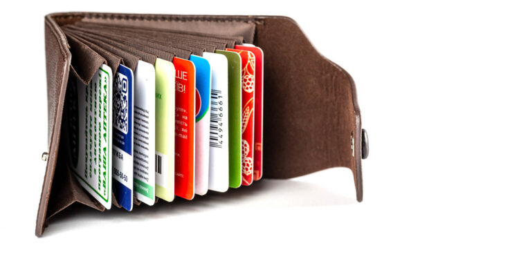 Do You Know The Benefits Of Using A Credit Card Holder Wallet?