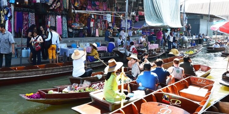 The Art of Living: Discovering Local Cultures through Vibrant Markets